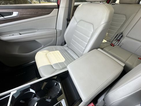 Used 2024 Volkswagen Atlas SEL AWD/4WD image 20