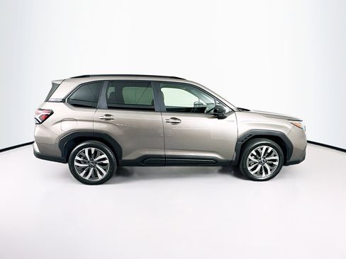 Used 2025 Subaru Forester Touring AWD/4WD image 10