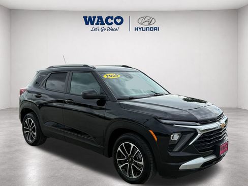 Used 2025 Chevrolet TrailBlazer LT FWD image 1
