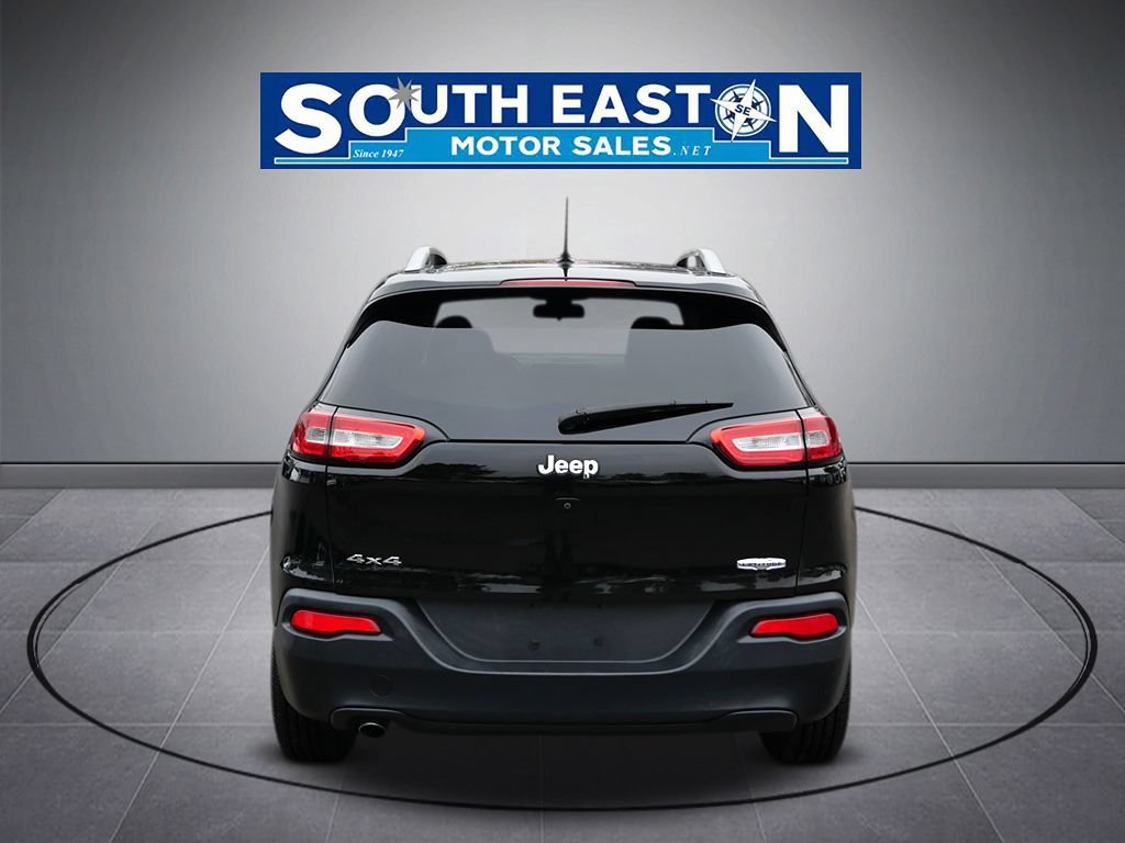 Used 2017 Jeep Cherokee Latitude w/ Cold Weather Group AWD/4WD image 4