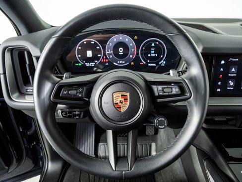 Certified 2024 Porsche Cayenne AWD/4WD image 9