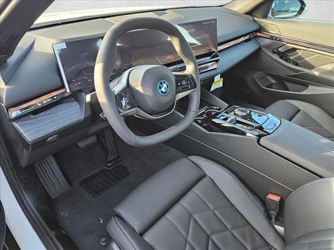 New 2026 BMW i5 eDrive40 w/ Convenience Package image 3