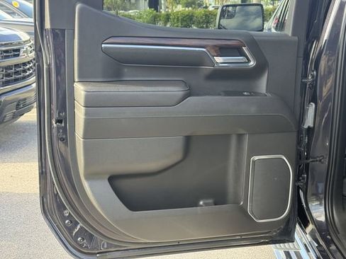 Used 2023 GMC Sierra 1500 SLT w/ SLT Premium Package image 17