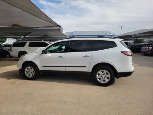 Used 2017 Chevrolet Traverse LS FWD image 5