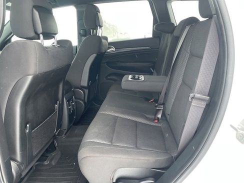 Used 2020 Jeep Grand Cherokee Laredo w/ 18" Wheel & 8.4" Radio Group image 9