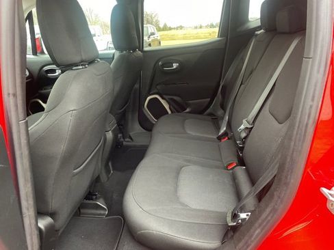 Used 2017 Jeep Renegade Latitude image 13