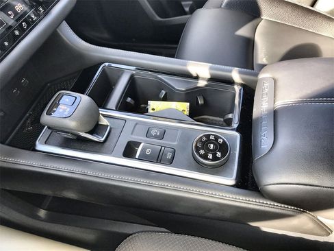 Used 2025 Nissan Pathfinder SL w/ SL Premium Package image 20