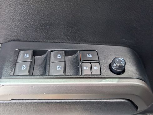 Used 2021 Toyota Tacoma Limited AWD/4WD image 19