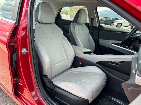 Used 2022 Hyundai Elantra Limited w/ Preferred Accessory Package FWD image 18
