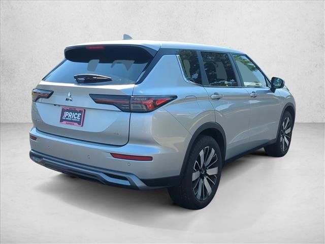 Used 2025 Mitsubishi Outlander SE FWD image 5