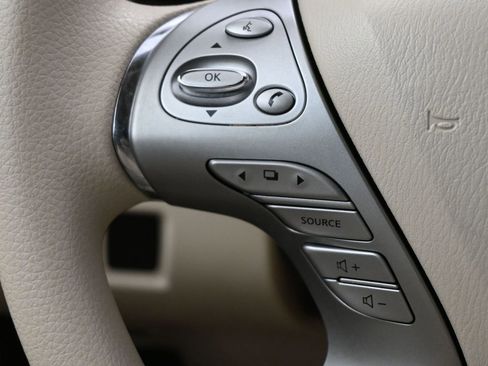 Used 2016 Nissan Murano S image 5