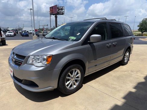 Used 2016 Dodge Grand Caravan SXT w/ Rear Park Assist Package FWD image 5