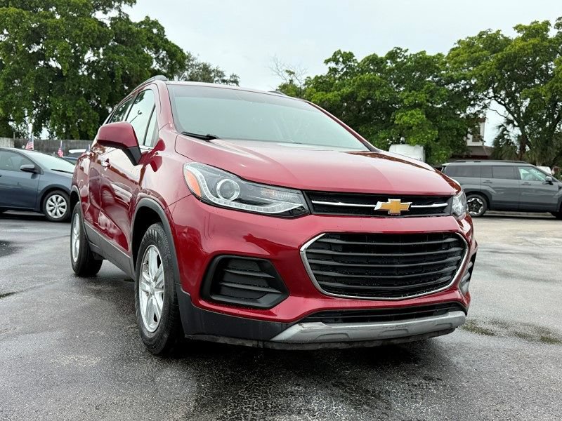 Used 2020 Chevrolet Trax LT w/ LT Convenience Package FWD image 3
