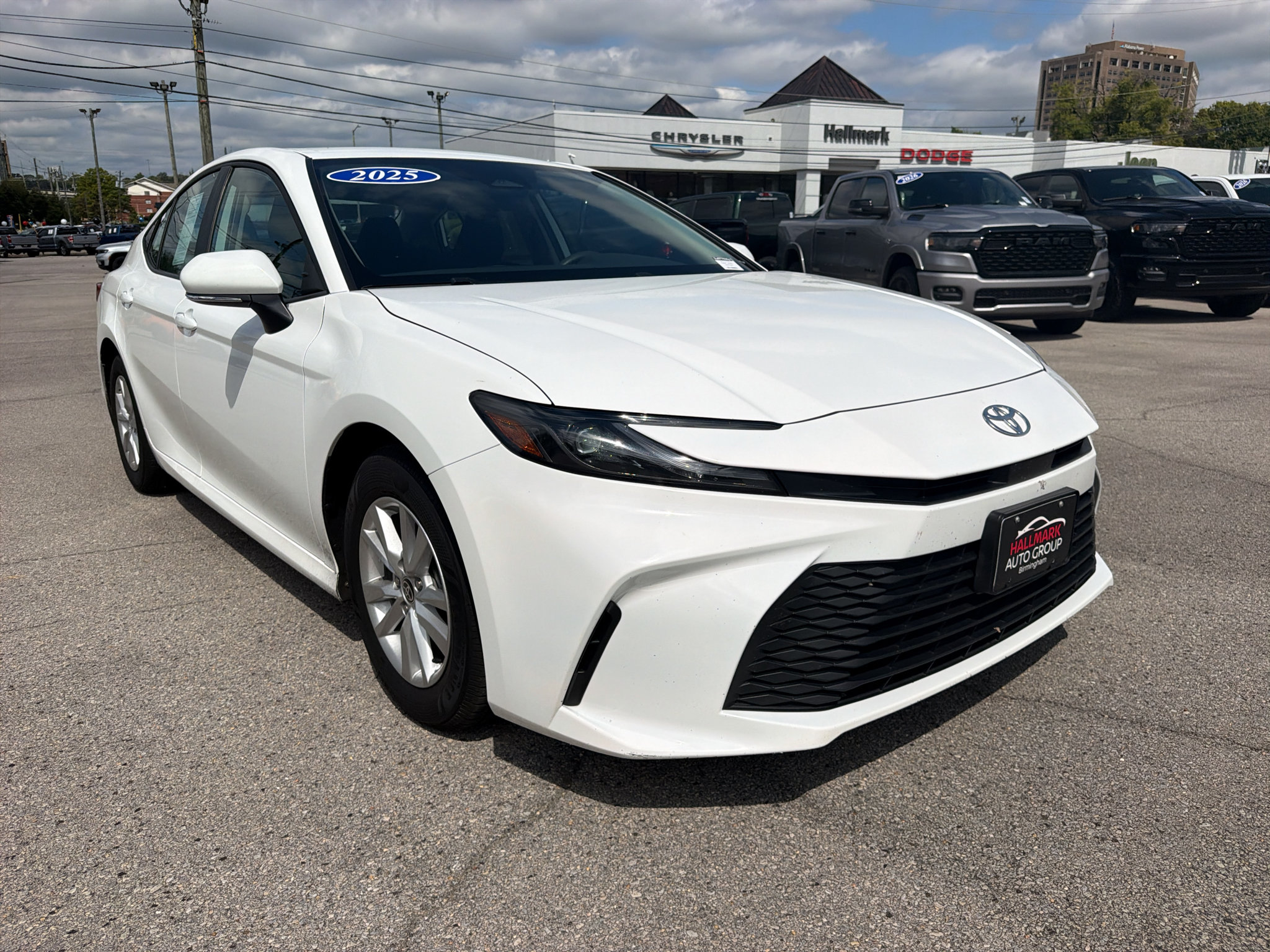 Used 2025 Toyota Camry LE FWD image 4