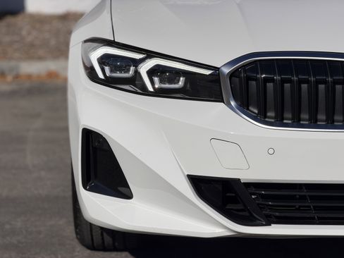 Used 2024 BMW 330i Sedan w/ Premium Package image 7