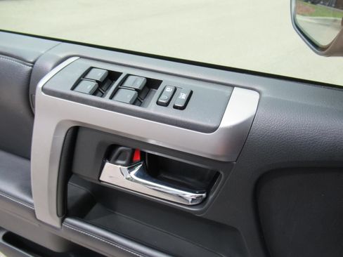 Used 2018 Toyota 4Runner SR5 RWD image 21