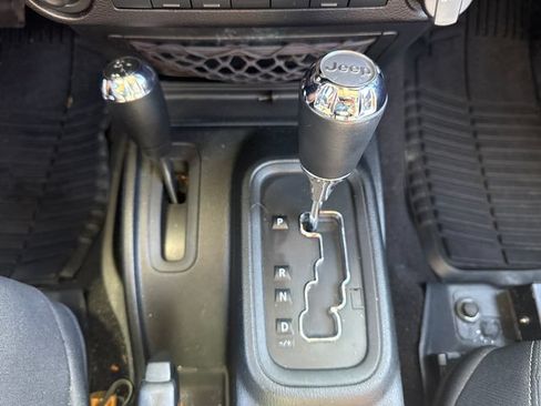Used 2016 Jeep Wrangler Unlimited Sahara w/ Connectivity Group AWD/4WD image 28