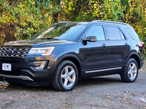 Used 2017 Ford Explorer XLT w/ Equipment Group 202A image 1