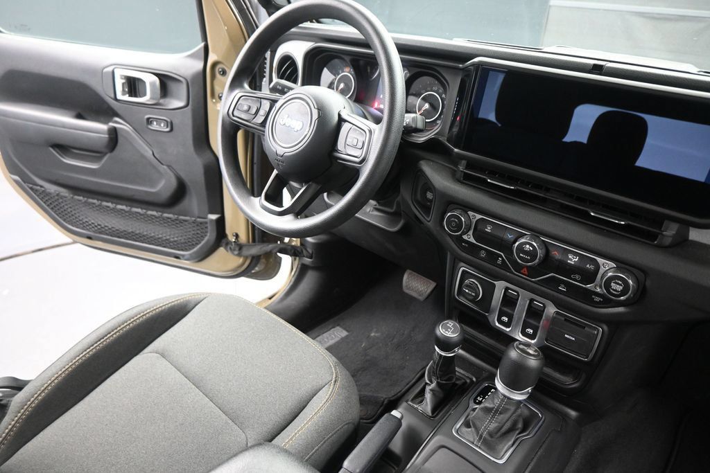 Used 2025 Jeep Wrangler Sport AWD/4WD image 17