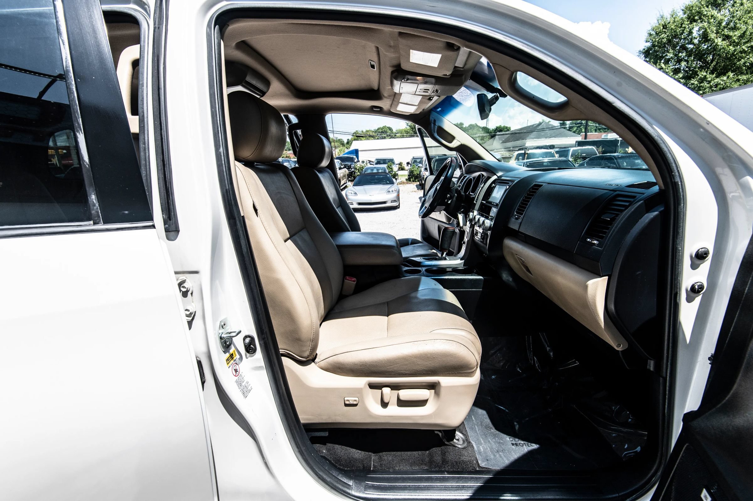 Used 2014 Toyota Sequoia Platinum AWD/4WD image 33