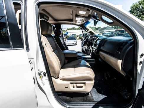 Used 2014 Toyota Sequoia Platinum AWD/4WD image 33