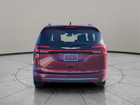 Certified 2021 Chrysler Pacifica Touring-L image 11
