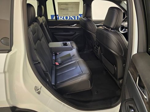 New 2025 Jeep Grand Cherokee Limited image 40