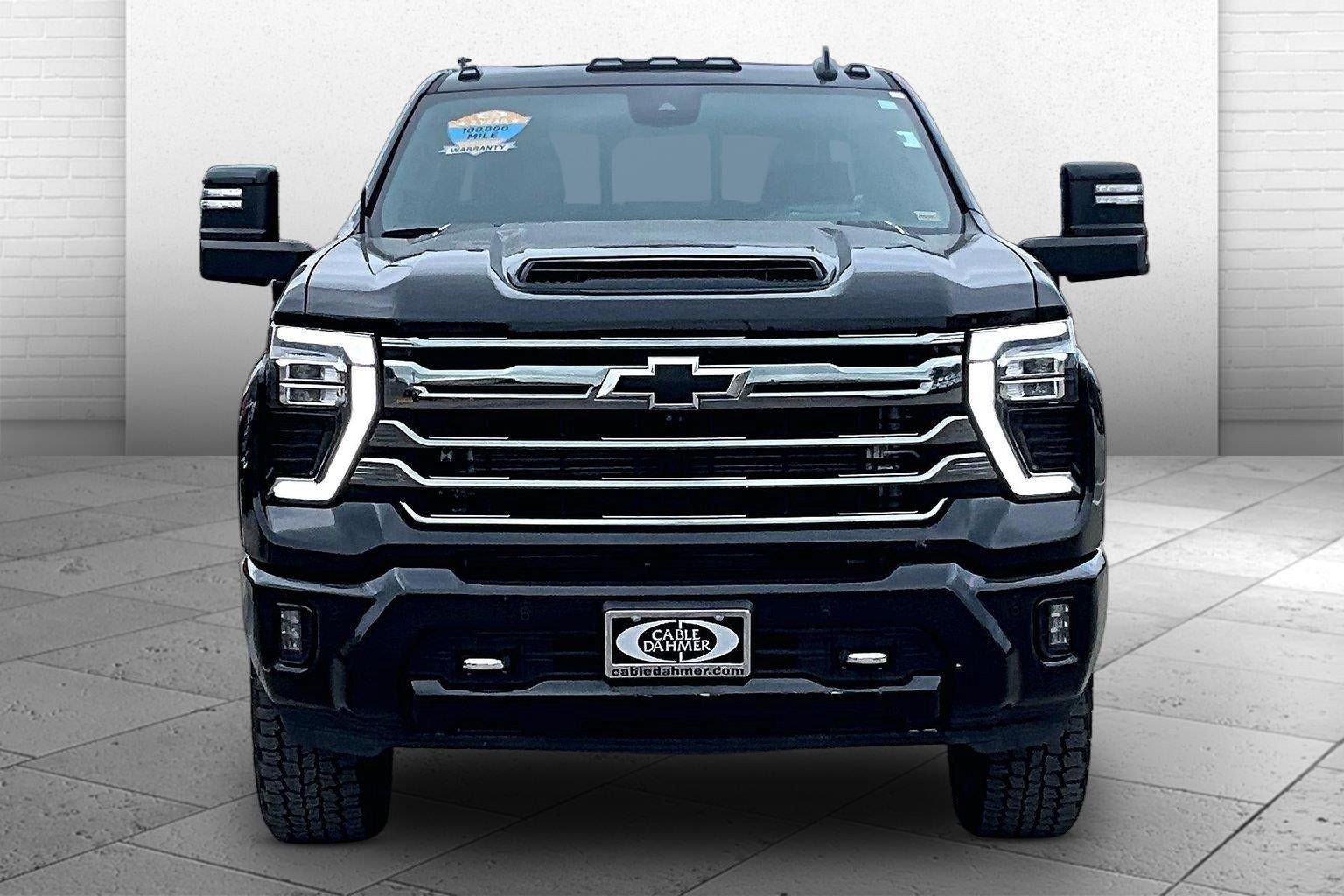 Used 2024 Chevrolet Silverado 2500 High Country w/ Midnight Edition AWD/4WD image 2