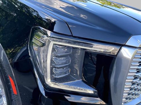 Used 2024 GMC Yukon Denali w/ Advanced Technology Package AWD/4WD image 26