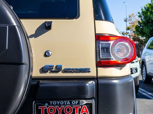 Used 2012 Toyota FJ Cruiser 4WD w/ Convenience Pkg image 14