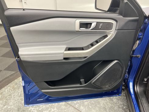 Used 2022 Ford Explorer XLT w/ XLT Sport Appearance Package image 10
