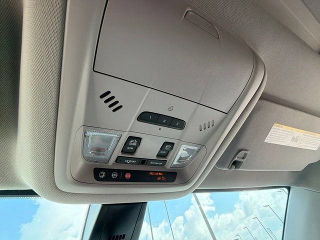 Used 2023 GMC Acadia SLE w/ Driver Convenience Package FWD image 42