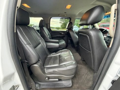 Used 2012 Chevrolet Suburban LT w/ Luxury Package AWD/4WD image 5