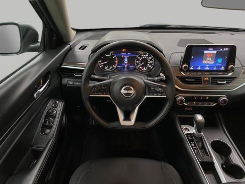 Certified 2025 Nissan Altima 2.5 SV FWD image 12