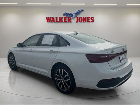 Used 2026 Volkswagen Jetta SE image 4