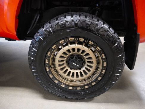 Used 2016 Toyota Tacoma TRD Sport AWD/4WD image 9