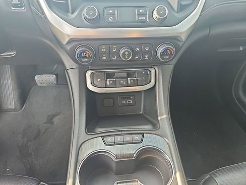 Used 2023 GMC Acadia SLT image 18