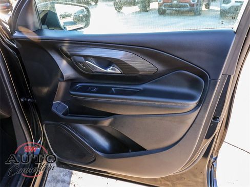 Used 2024 GMC Terrain SLE image 18