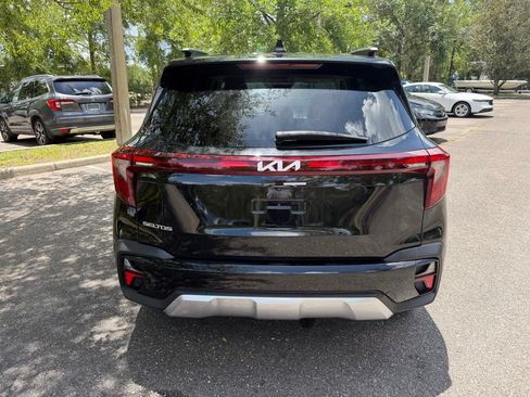 Used 2024 Kia Seltos EX FWD image 5