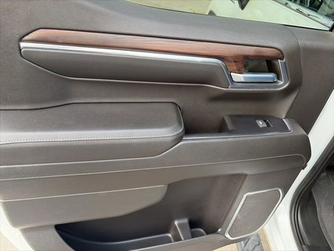 Used 2022 GMC Sierra 1500 SLT w/ SLT Convenience Package image 12