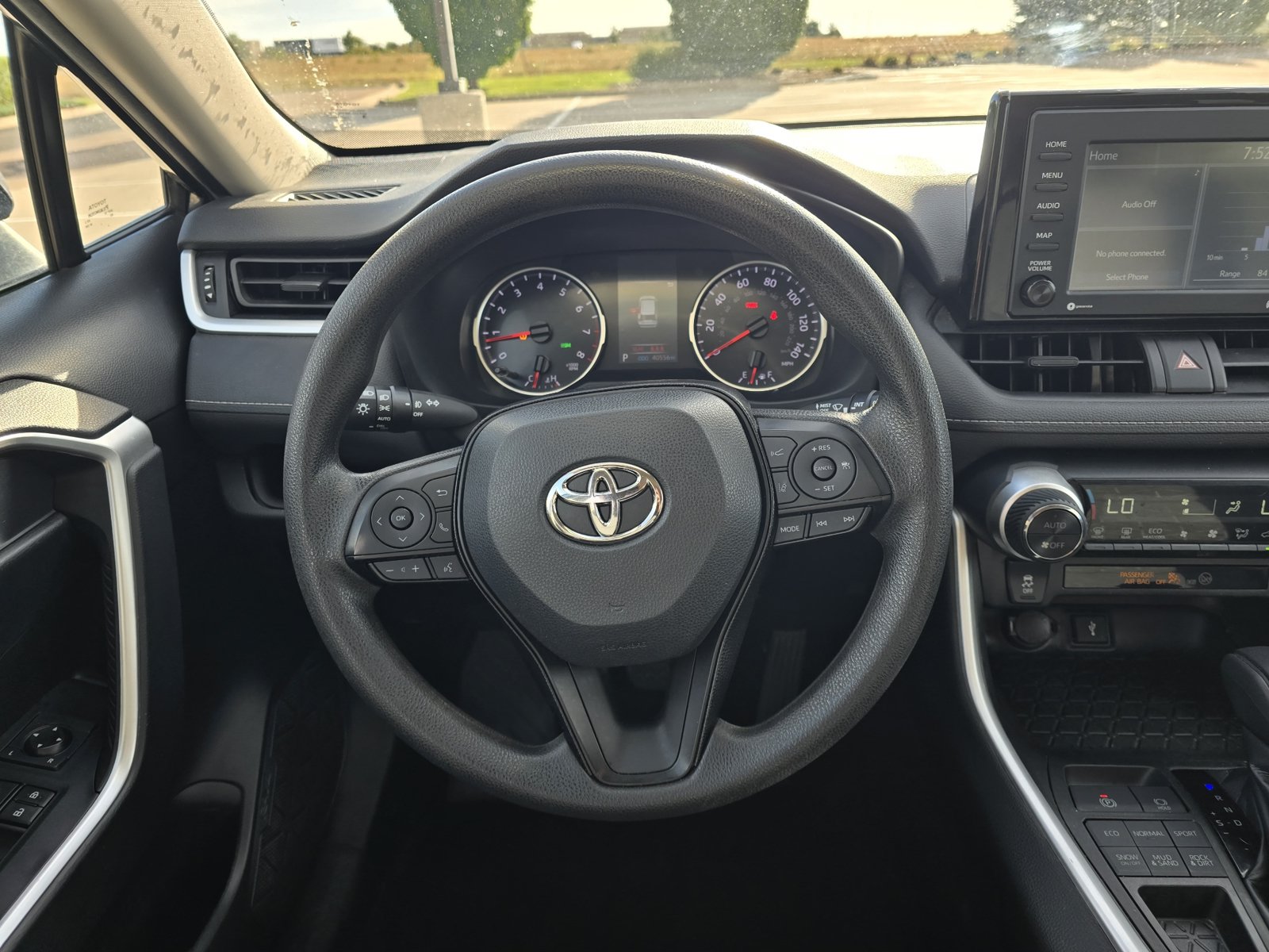 Used 2021 Toyota RAV4 XLE AWD/4WD image 26