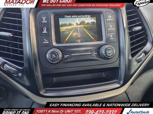 Used 2018 Jeep Cherokee Latitude FWD image 18