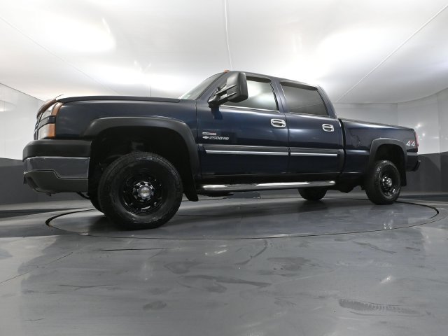 Used 2005 Chevrolet Silverado 2500 LS w/ Heavy-Duty Power Package AWD/4WD image 45