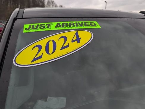 Used 2024 GMC Sierra 1500 Elevation image 9