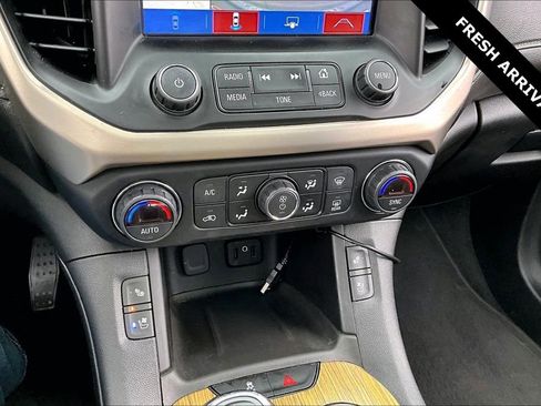 Used 2019 GMC Acadia Denali w/ Technology Package FWD image 15