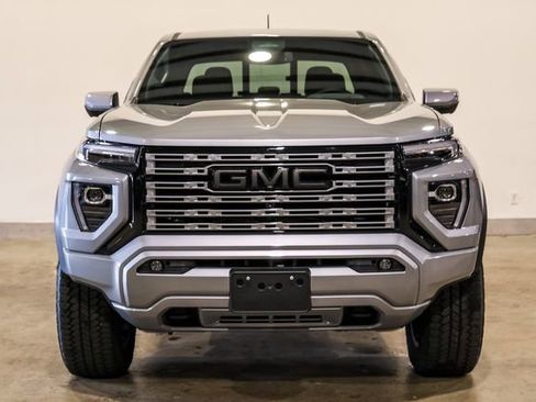 Used 2024 GMC Canyon Denali image 2