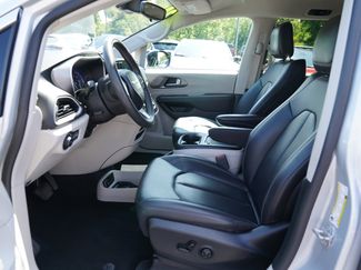 Used 2024 Chrysler Pacifica Touring-L FWD video 4