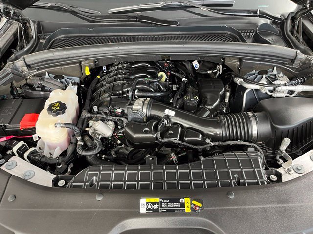 Used 2025 Jeep Grand Cherokee Limited AWD/4WD image 47