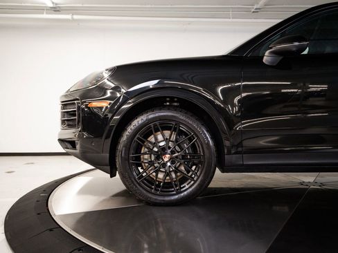 New 2026 Porsche Cayenne E-Hybrid Coupe AWD/4WD image 11