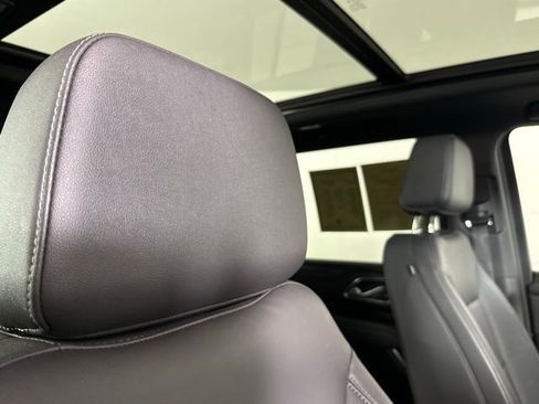 Used 2024 Chevrolet Suburban Z71 w/ Luxury Package image 35